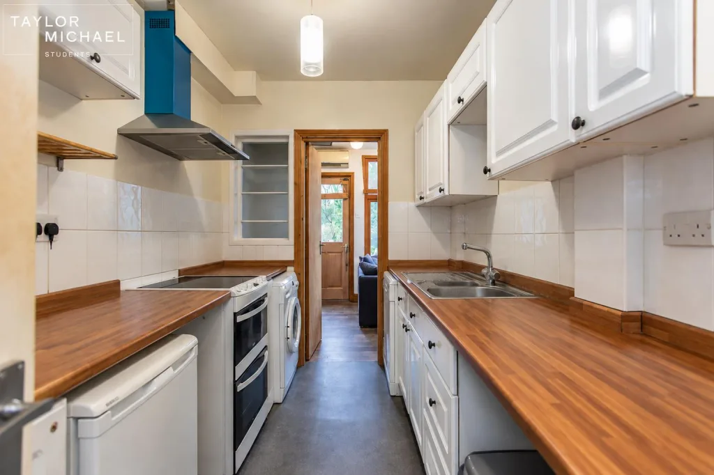6 bedroom terraced house for rent