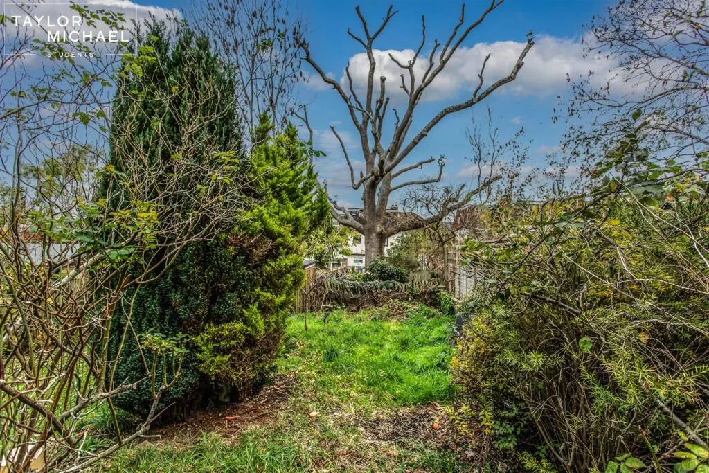 6 bedroom terraced house for rent
