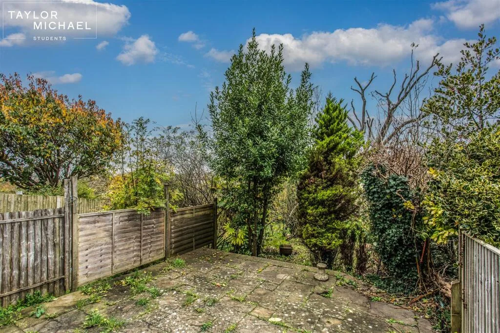 6 bedroom terraced house for rent