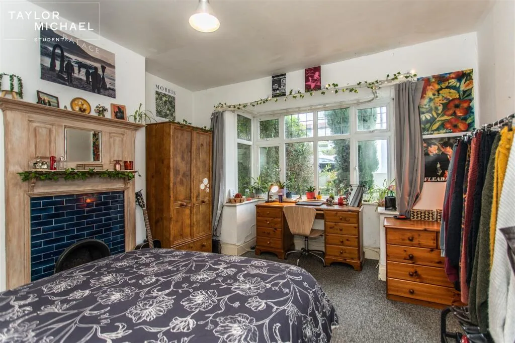 6 bedroom terraced house for rent