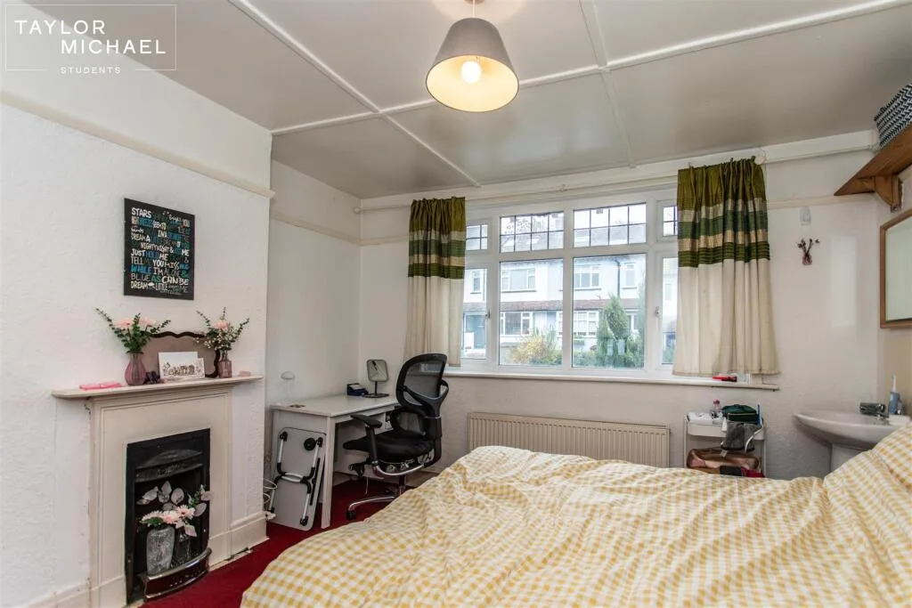 6 bedroom terraced house for rent