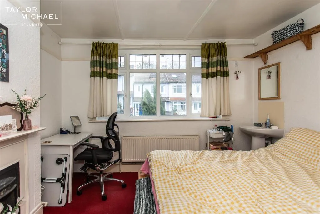 6 bedroom terraced house for rent