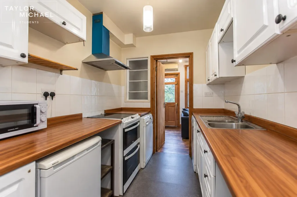 6 bedroom terraced house for rent