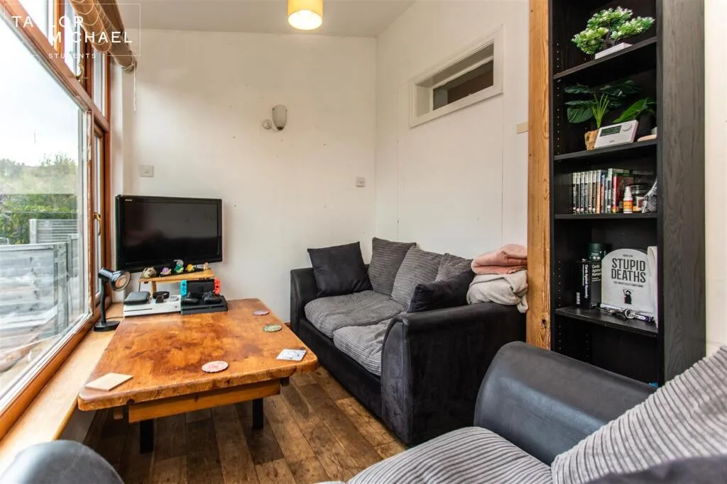 6 bedroom terraced house for rent