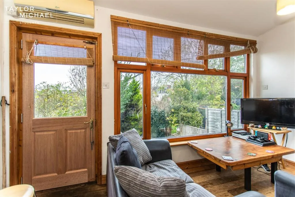6 bedroom terraced house for rent