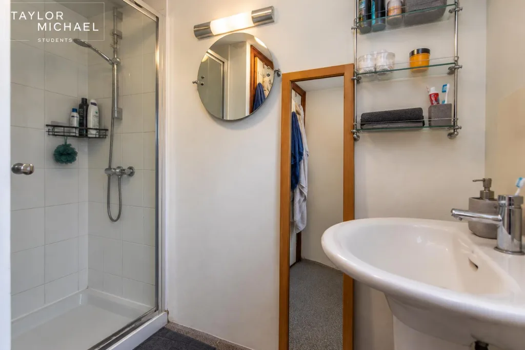 6 bedroom terraced house for rent