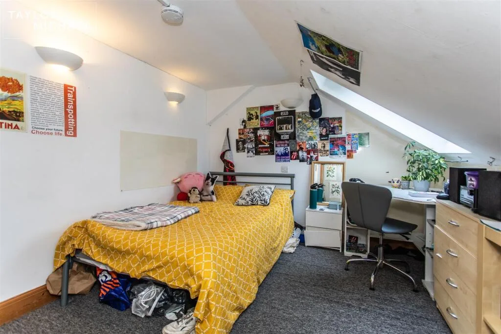 6 bedroom terraced house for rent