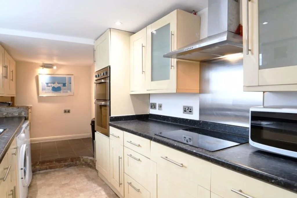 4 bedroom terraced house for rent