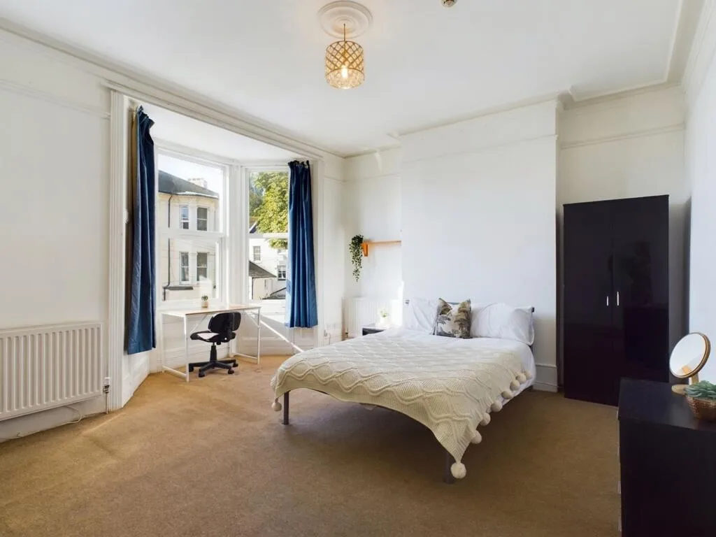 8 bedroom terraced house for rent