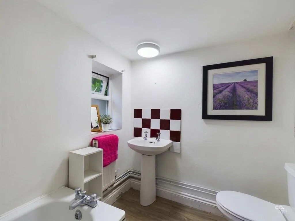 8 bedroom terraced house for rent