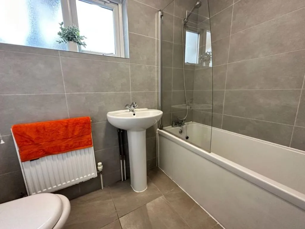 8 bedroom terraced house for rent