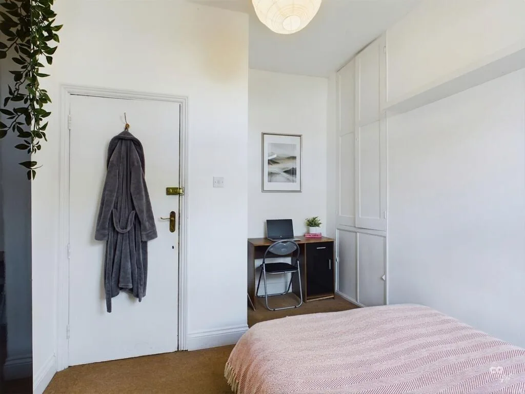 8 bedroom terraced house for rent