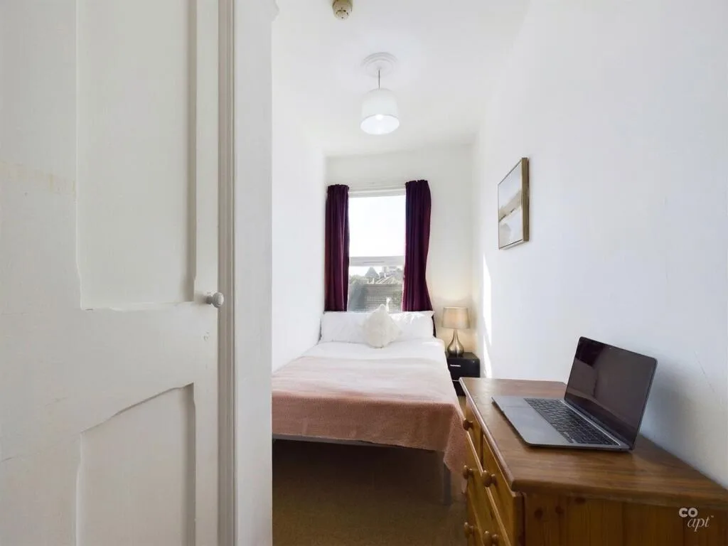 8 bedroom terraced house for rent