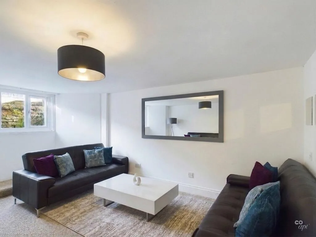 8 bedroom terraced house for rent