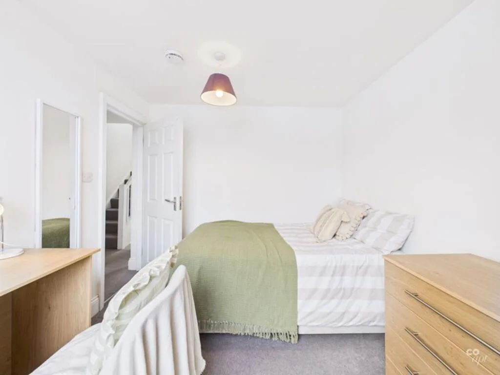 6 bedroom terraced house for rent