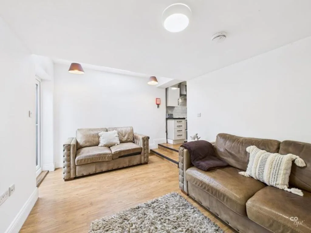 6 bedroom terraced house for rent