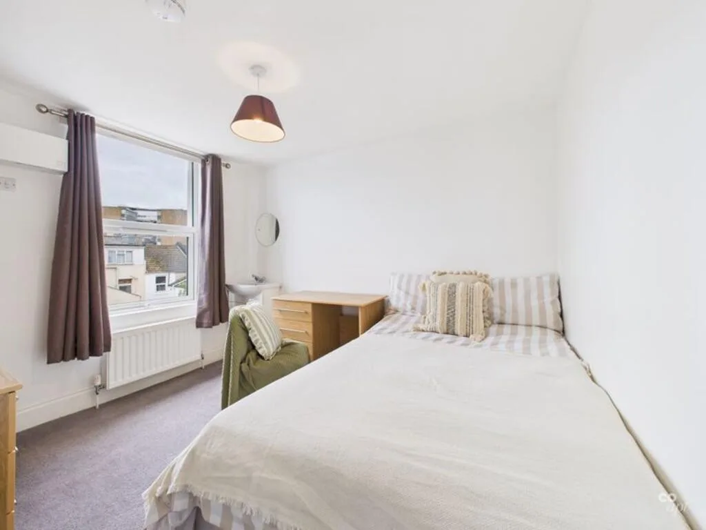 6 bedroom terraced house for rent