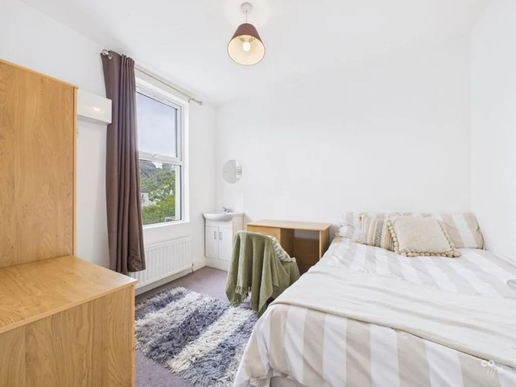6 bedroom terraced house for rent