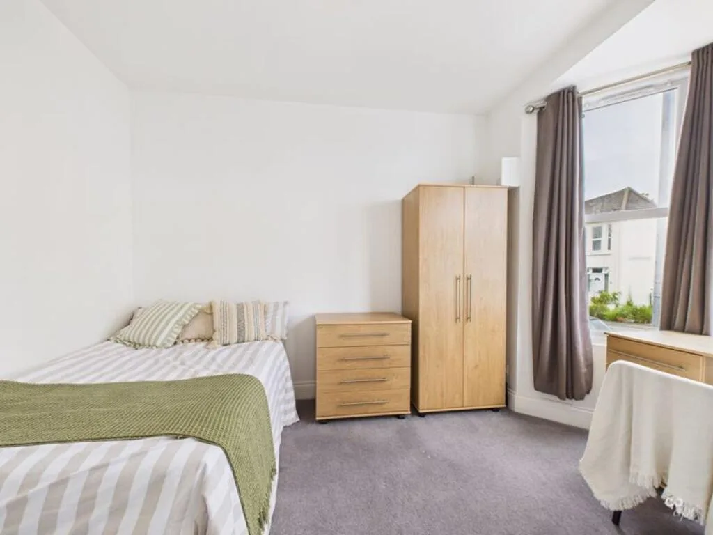 6 bedroom terraced house for rent