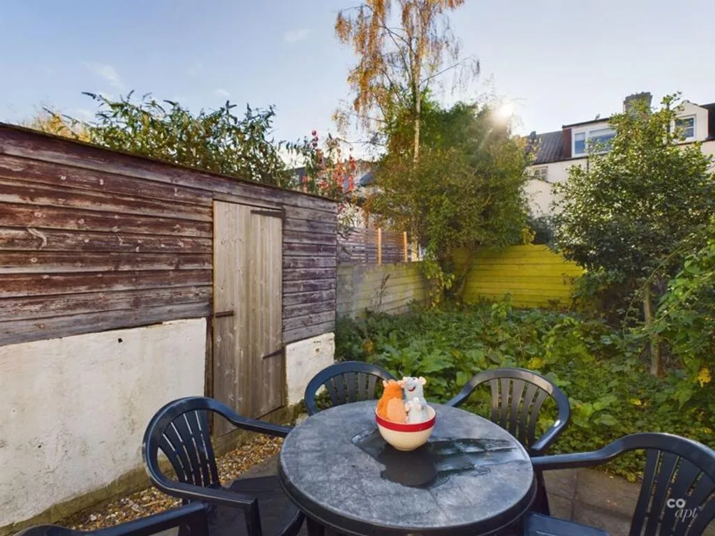 6 bedroom terraced house for rent