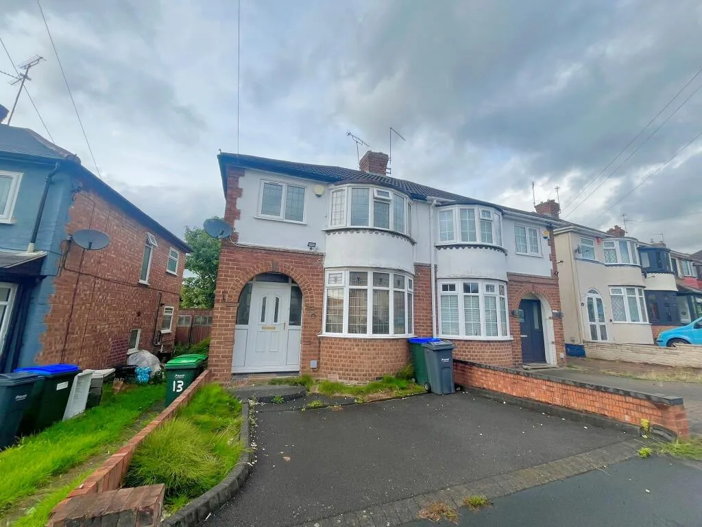 3 bedroom semi-detached house for rent