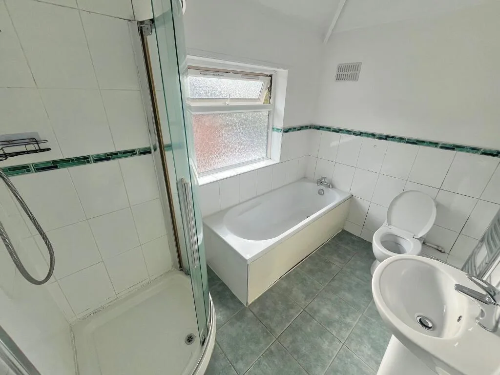 3 bedroom semi-detached house for rent