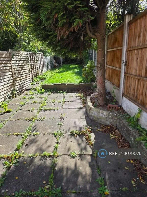 3 bedroom end of terrace house for rent