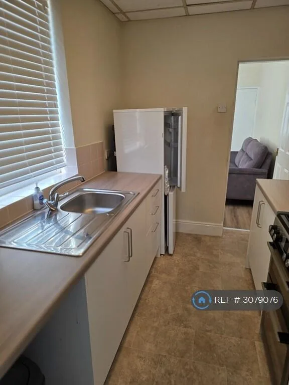3 bedroom end of terrace house for rent