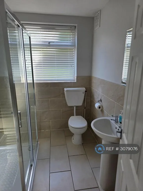 3 bedroom end of terrace house for rent