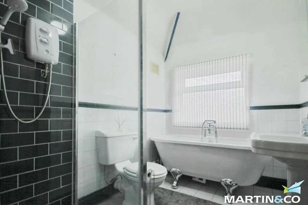 3 bedroom semi-detached house for rent