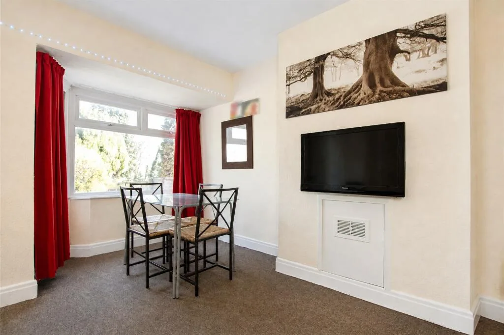 3 bedroom semi-detached house for rent