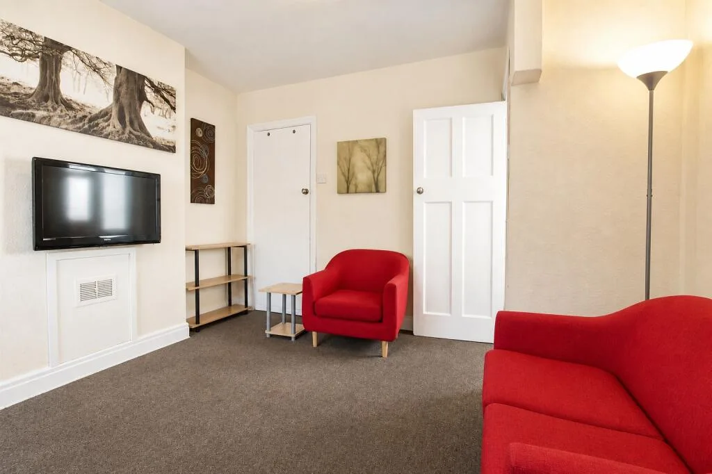 3 bedroom semi-detached house for rent