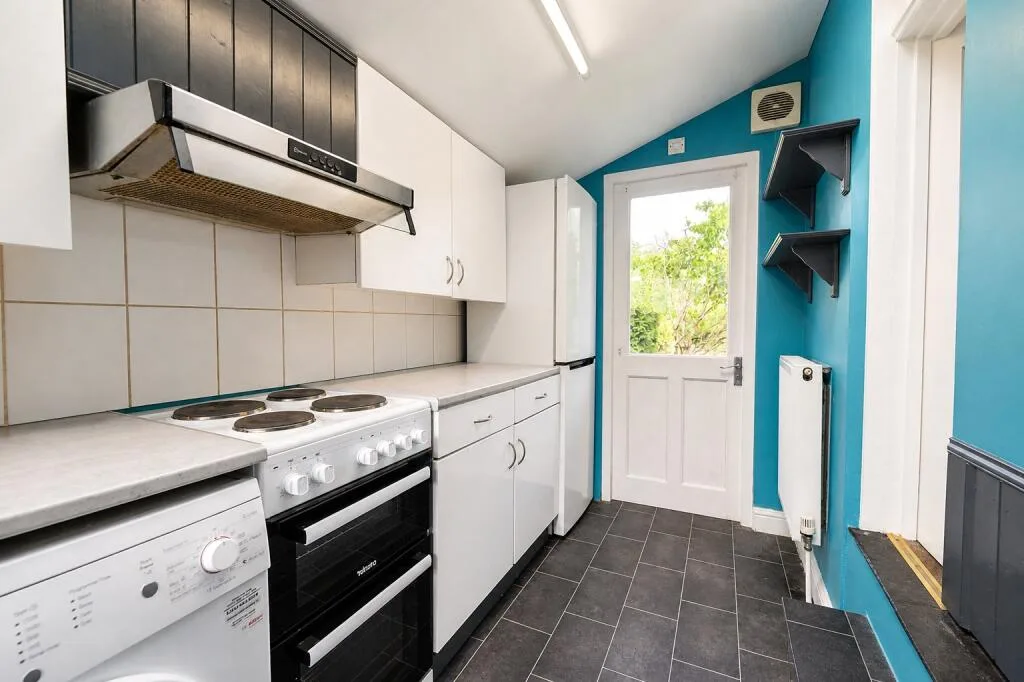 3 bedroom semi-detached house for rent