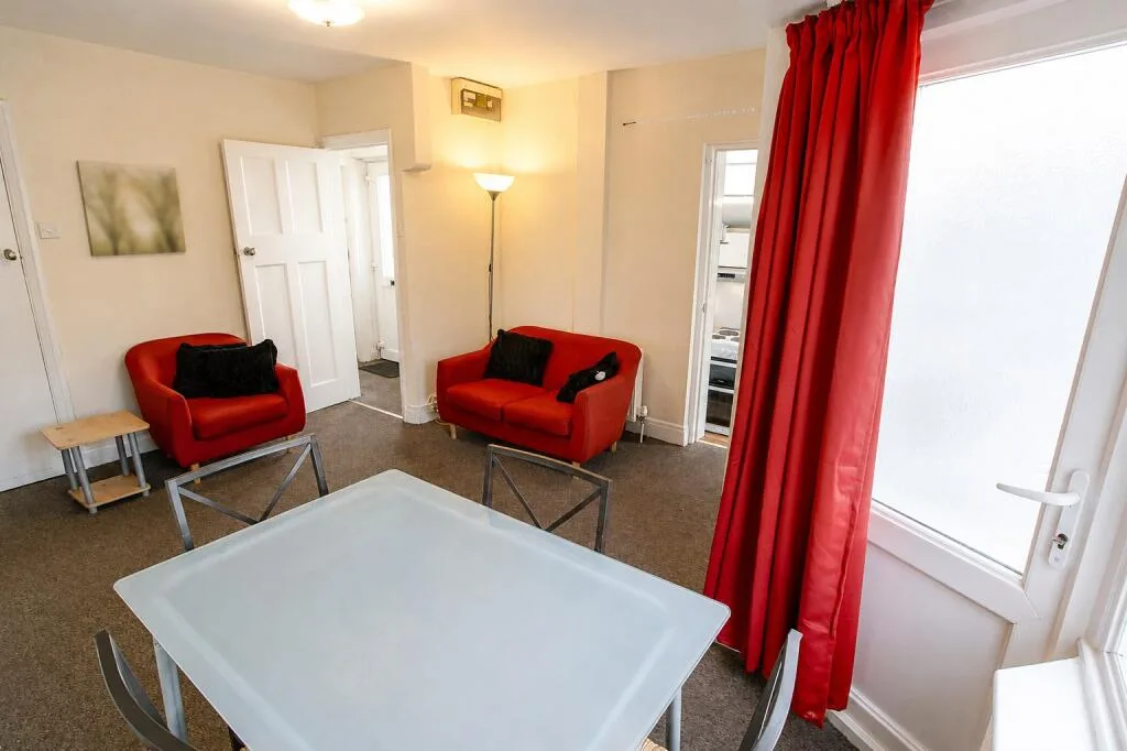 3 bedroom semi-detached house for rent
