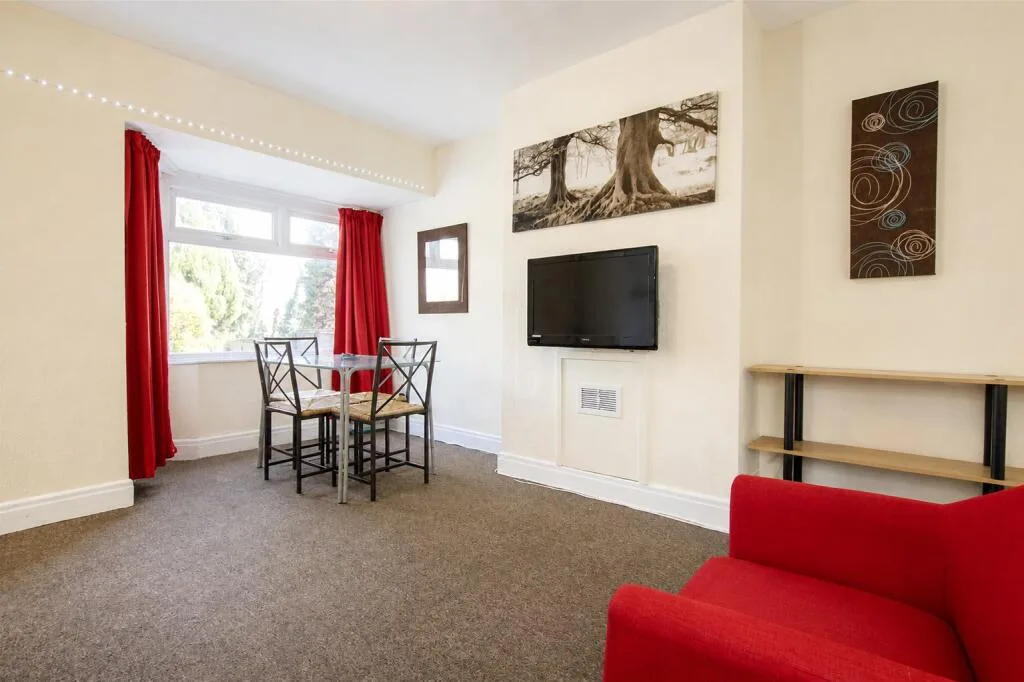 3 bedroom semi-detached house for rent