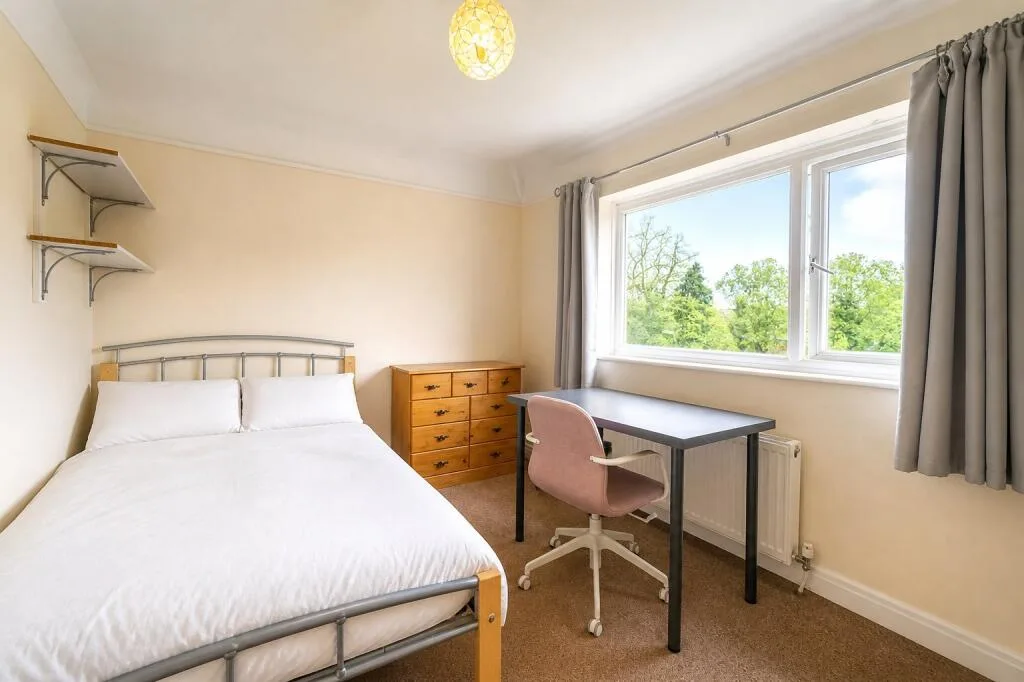 3 bedroom semi-detached house for rent