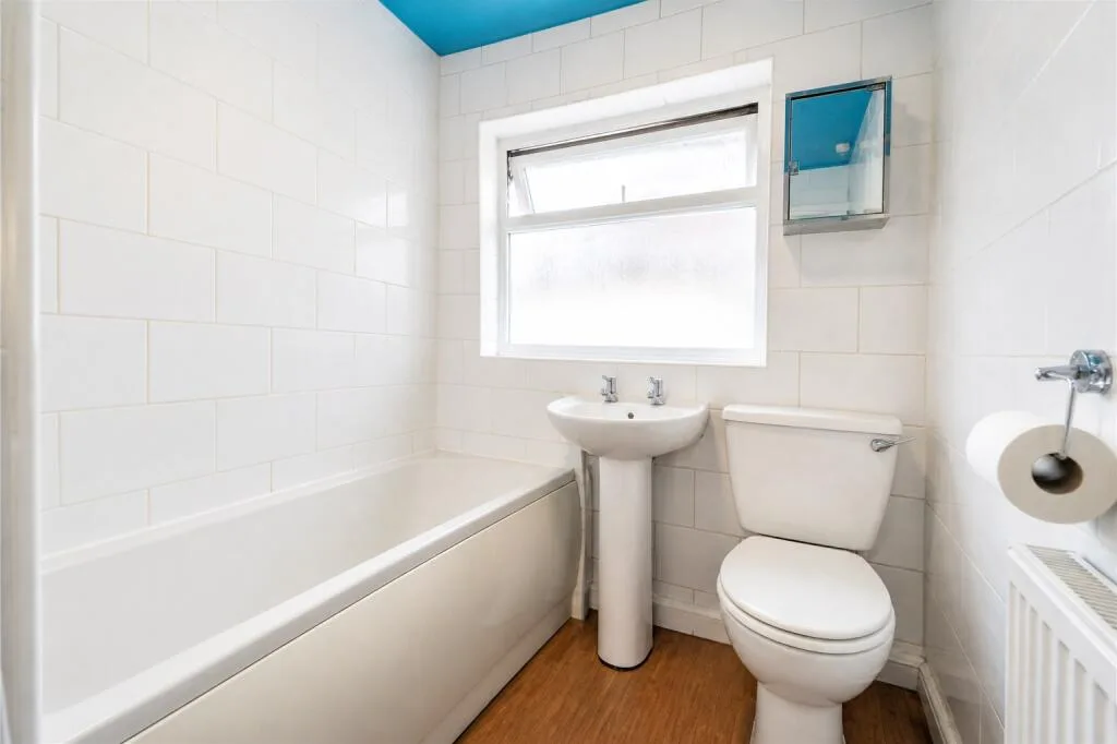 3 bedroom semi-detached house for rent