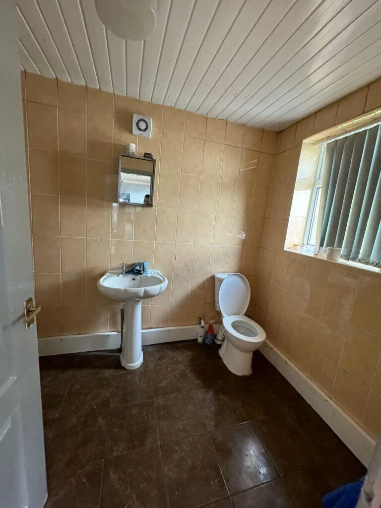 9 bedroom semi-detached house for rent