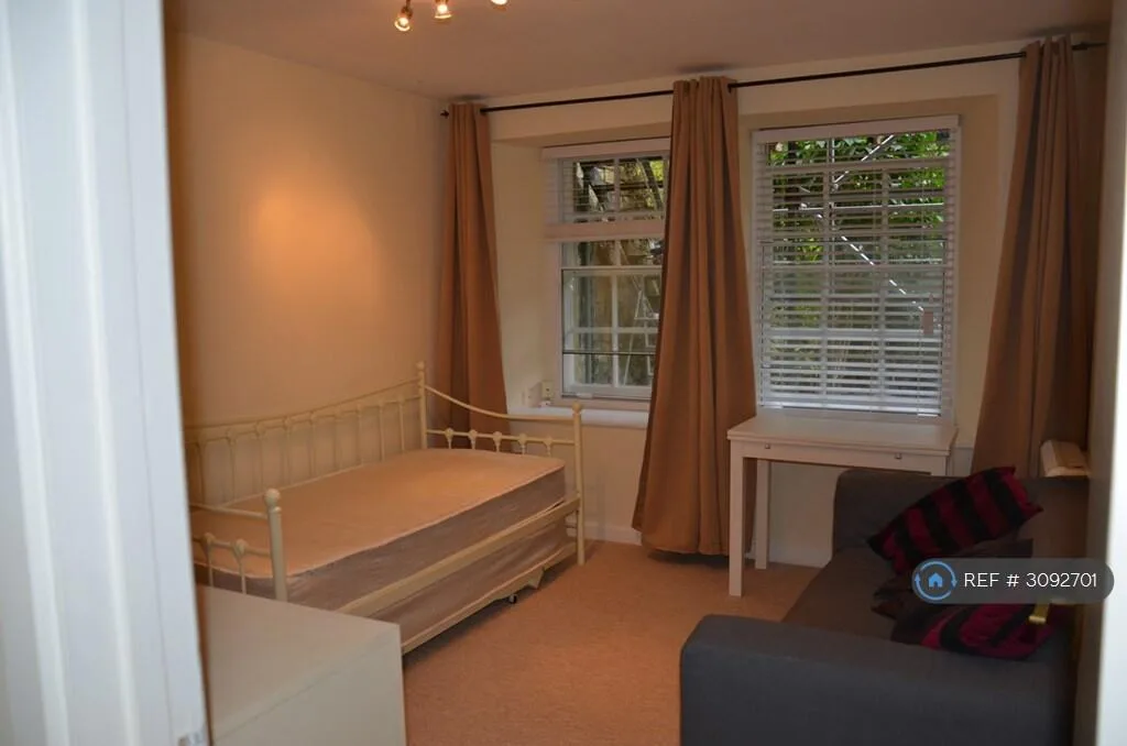 Studio flat for rent