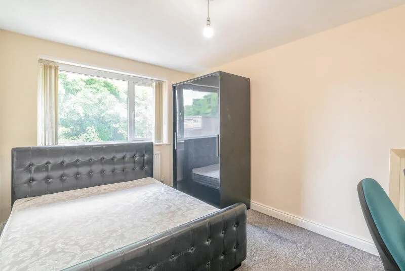 5 bedroom end of terrace house for rent