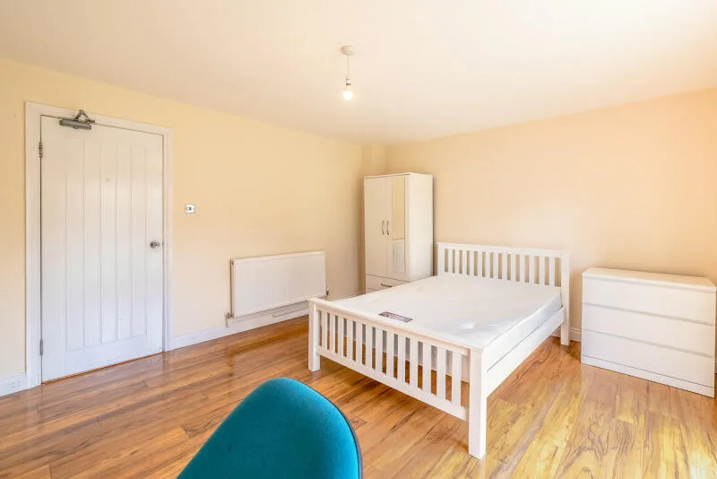 5 bedroom end of terrace house for rent