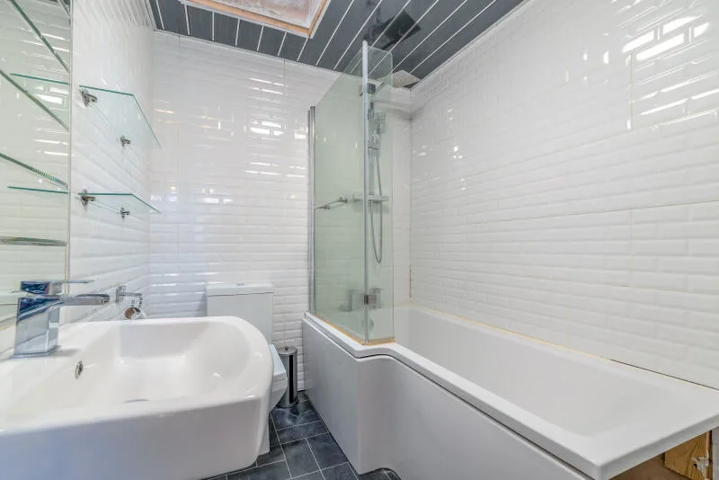 5 bedroom end of terrace house for rent
