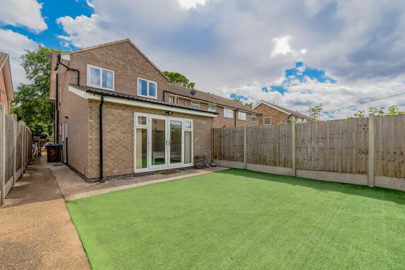 5 bedroom end of terrace house for rent