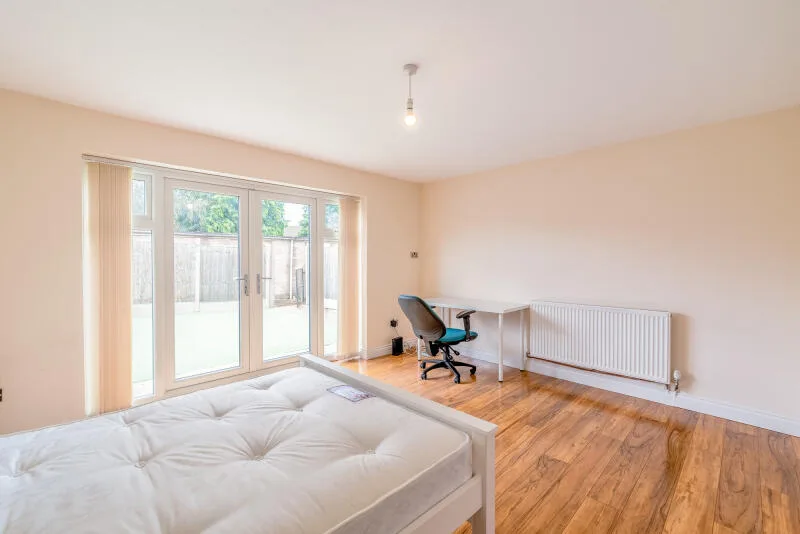 5 bedroom end of terrace house for rent