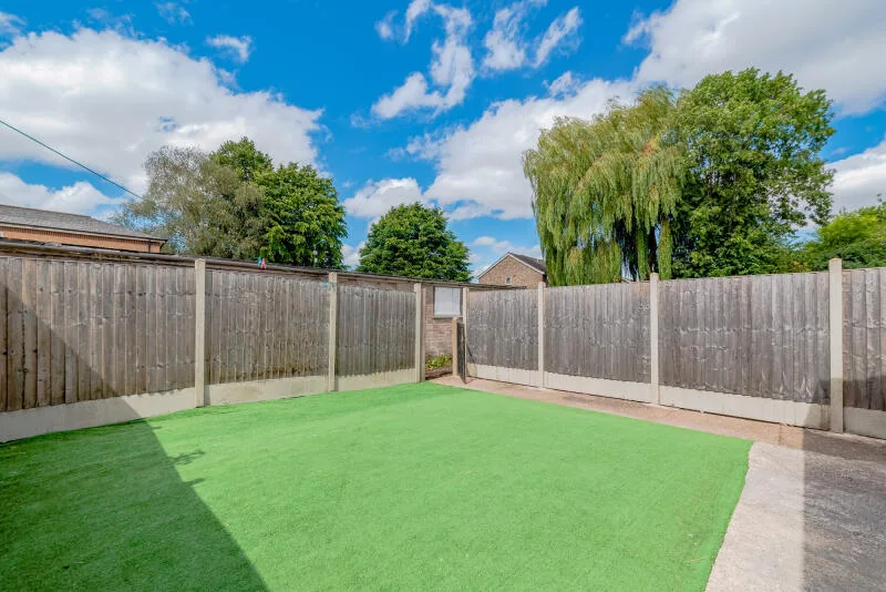 5 bedroom end of terrace house for rent
