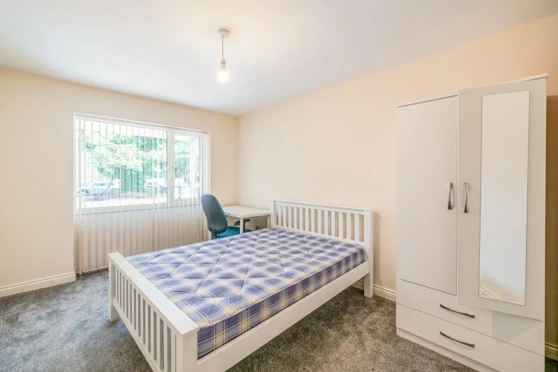 5 bedroom end of terrace house for rent