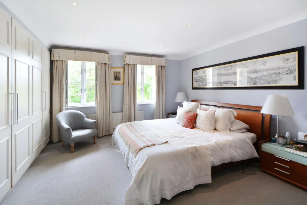 5 bedroom semi-detached house for rent
