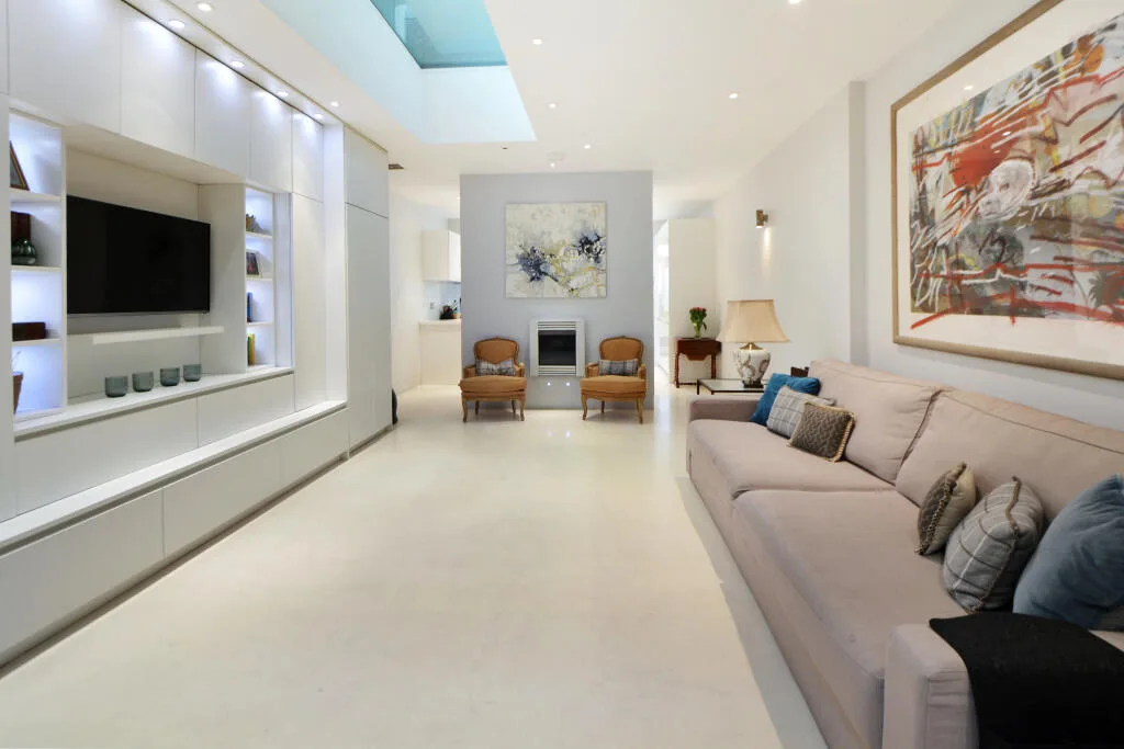5 bedroom semi-detached house for rent