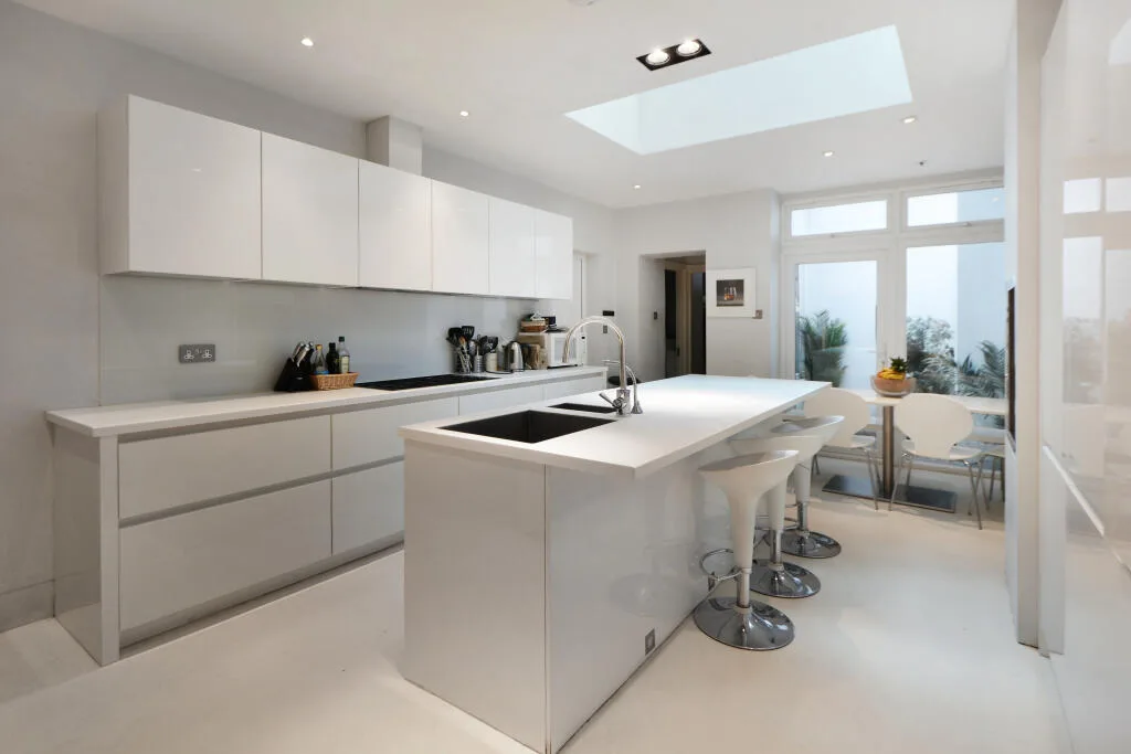 5 bedroom semi-detached house for rent