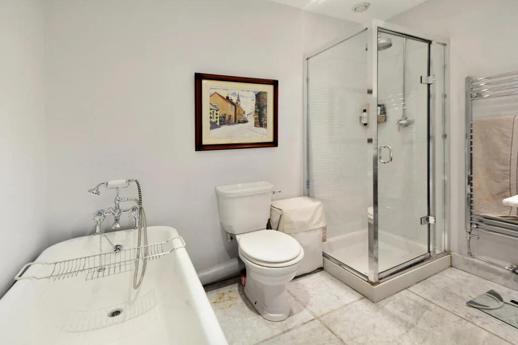 5 bedroom semi-detached house for rent
